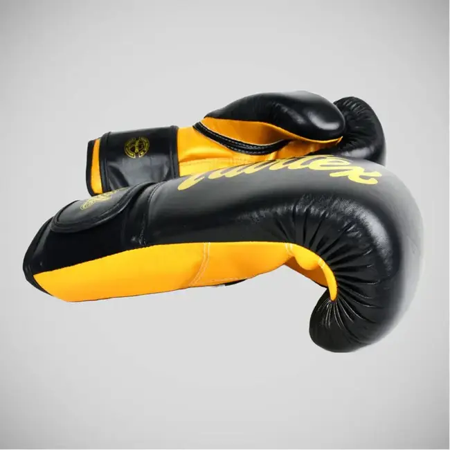 FAIRTEX Fairtex BGV18 Super Sparring Bokshandschoenen – ZWART/Goud – Microfiber – Allround Sparringshandschoenen