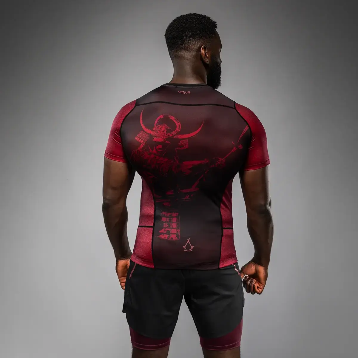 Venum Assassin’s Creed Shadows manches courtes Rashguard pour homme - Bordeaux/noir