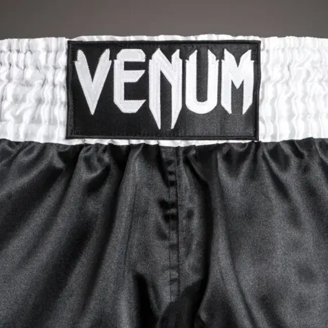 Venum Venum Classic Muay Thai Short – Zwart/Wit