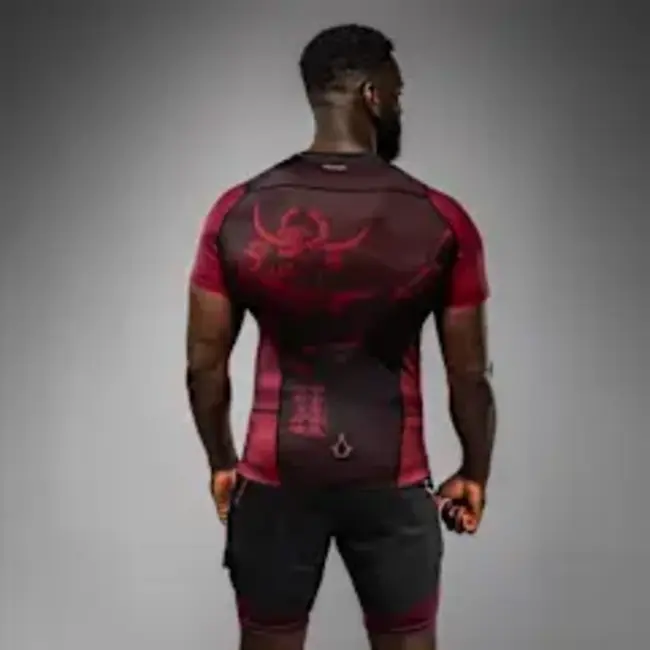 Venum Assassin’s Creed Shadows Korte Mouwen Rashguard voor Mannen - Bordeaux/Zwart