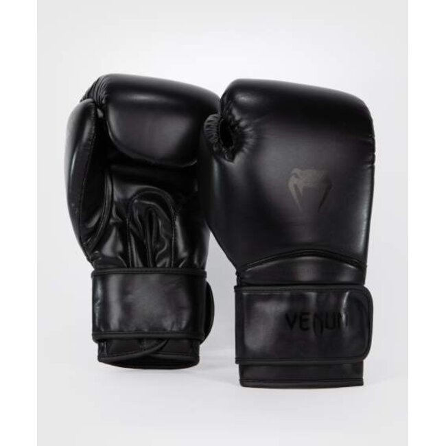 Venum Fightset – Bokshandschoenen & Scheenbeschermers – Black on Black