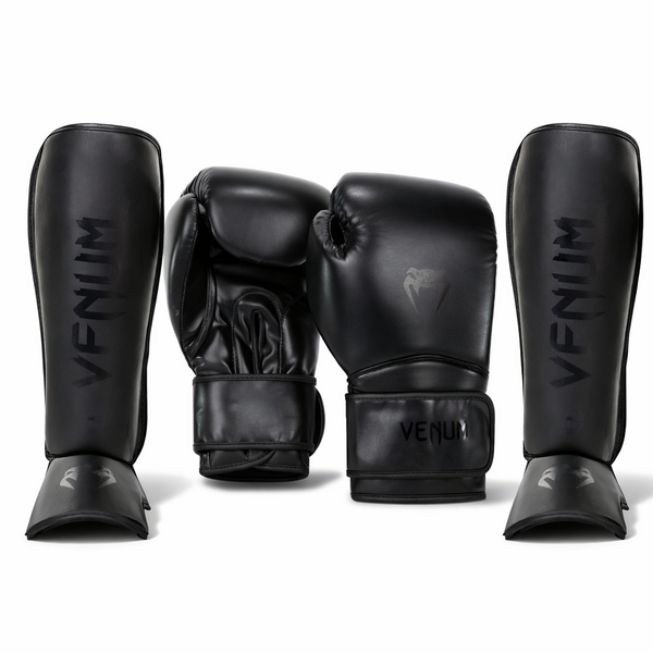 Venum Fightset Black – Boxhandschuhe und Schienbeinschoner – Schwarz auf Schwarz