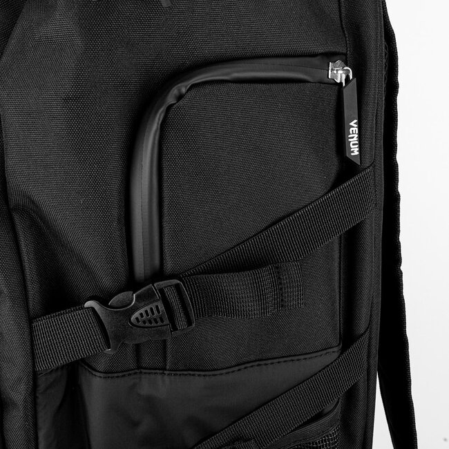 Venum Challenger Xtrem Evo Rugzak 50–63 Liter – Zwart – Vechtsport & Reizen