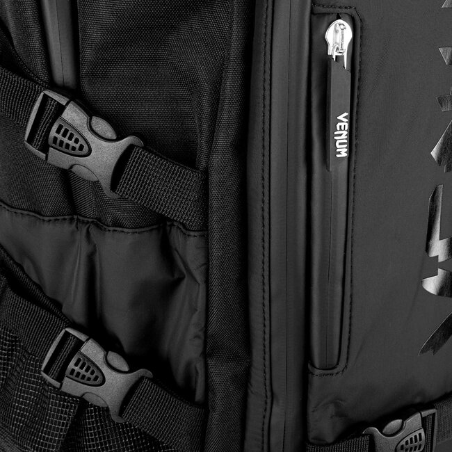 Venum Challenger Xtrem Evo Rugzak 50–63 Liter – Zwart – Vechtsport & Reizen