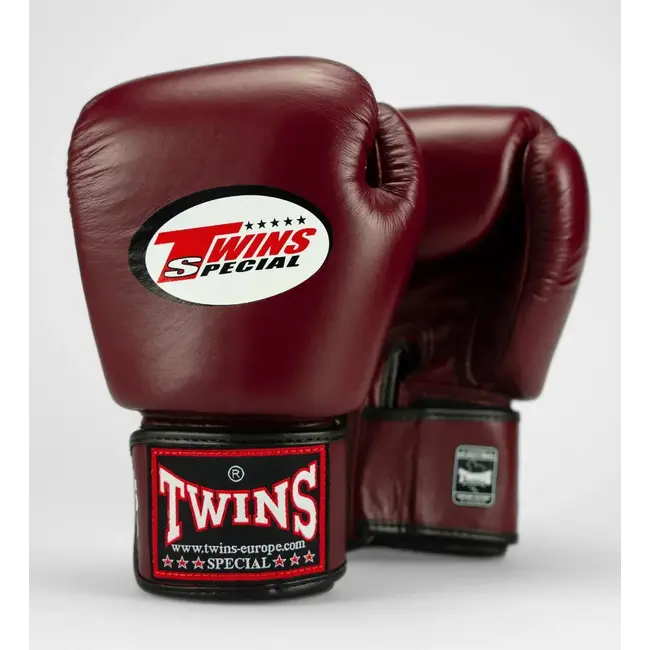 Twins Special Fightset Bordeaux Rood Bokshandschoenen Scheenbeschermers Bandage