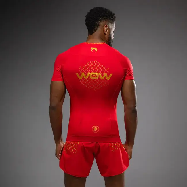 Venum Venum x WOW FC Rashguard Korte Mouwen – Fury Rood/Goud – MMA & BJJ