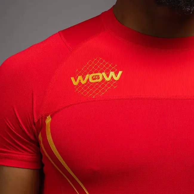 Venum Venum x WOW FC Rashguard Korte Mouwen – Fury Rood/Goud – MMA & BJJ