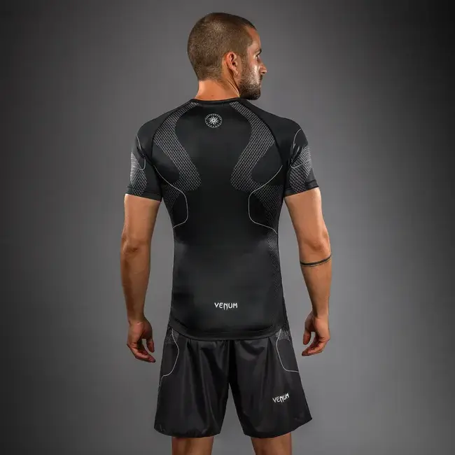 Venum Nexus Rashguard Korte Mouwen – Zwart/Zilver – Compressie & Mesh