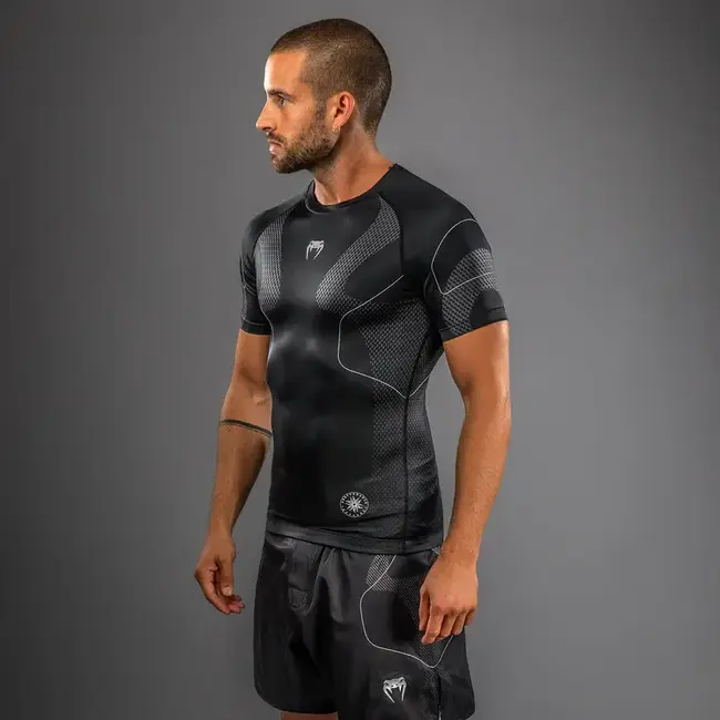 Venum Nexus Rashguard Korte Mouwen – Zwart/Zilver – Compressie & Mesh