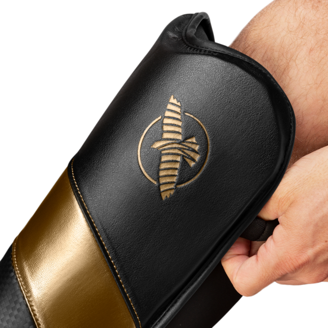 Hayabusa T3 Full-Back Scheenbeschermers – Zwart/Goud – Comfortabel – Kickboksen & Muay Thai