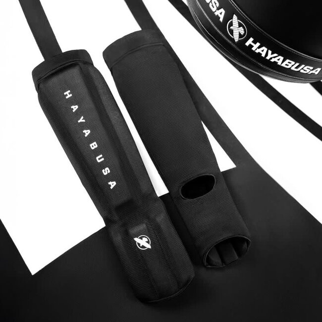 Hayabusa Core Sleeved Scheenbeschermers – Zwart – Comfortabel – Kickboksen & Muay Thai