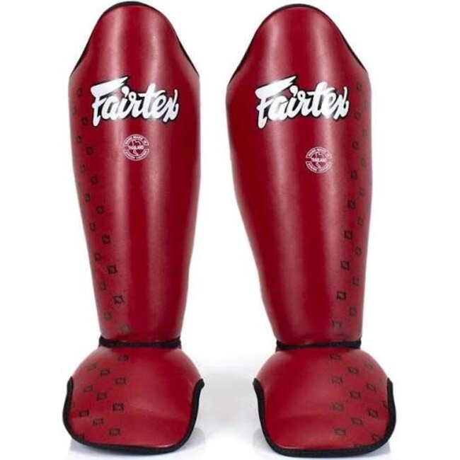 FAIRTEX Fightset Rood – BGV1 Bokshandschoenen, SP5 Scheenbeschermers en Bandages