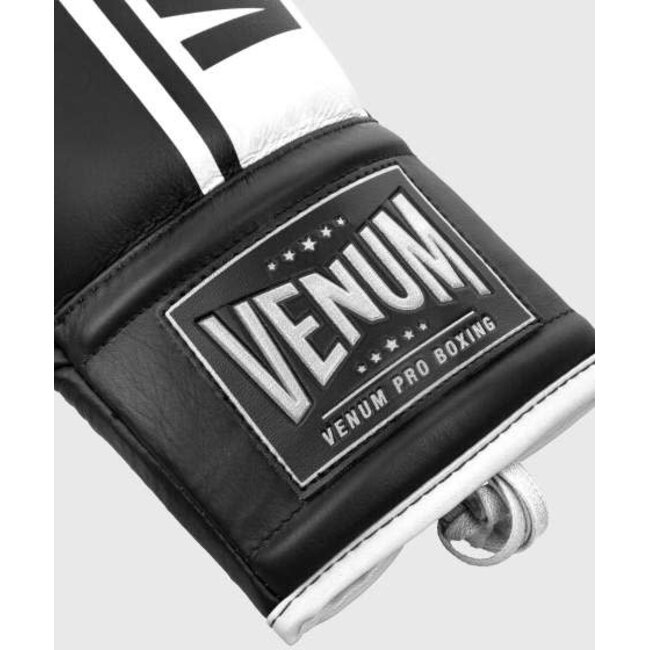 Venum Shield Pro Bokshandschoenen met Veters – Zwart/Wit