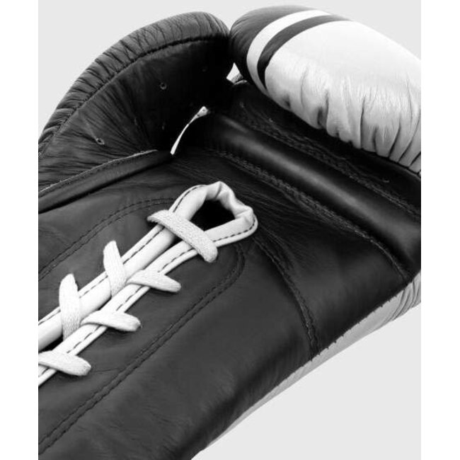 Venum Shield Pro Bokshandschoenen met Veters – Zwart/Wit