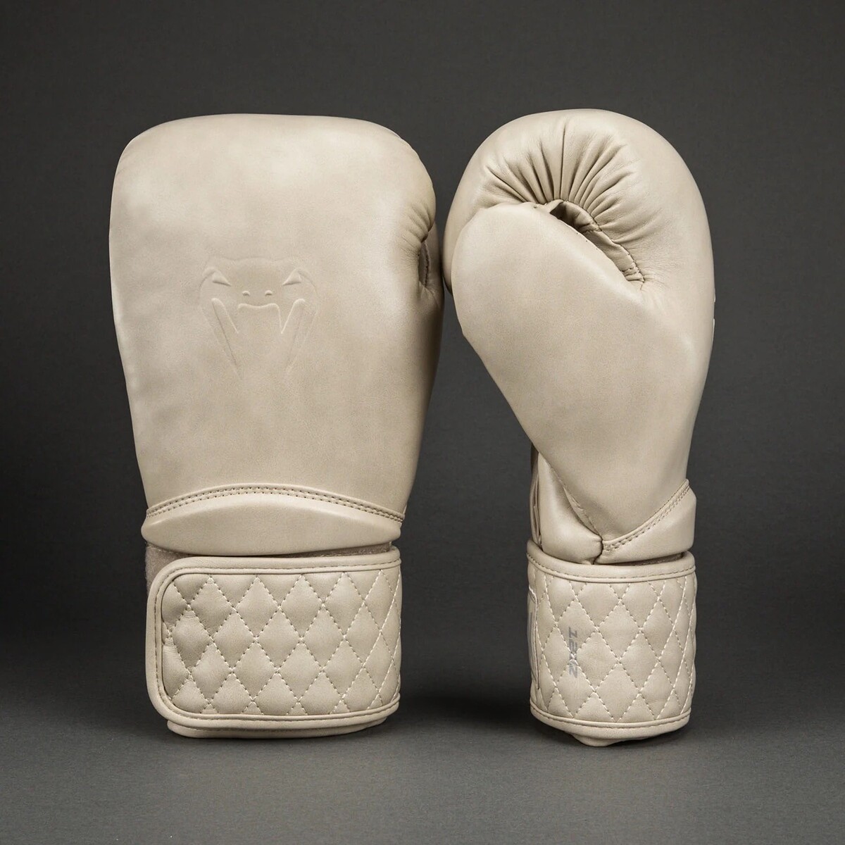 Venum Impact Classic gants de boxe - Ivory
