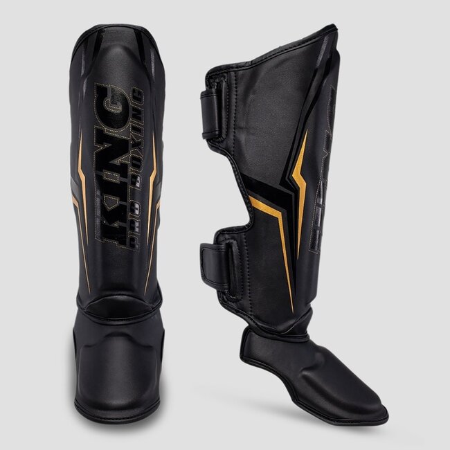 King Pro Boxing Thor Fightset – Bokshandschoenen & scheenbeschermers – Zwart/Goud