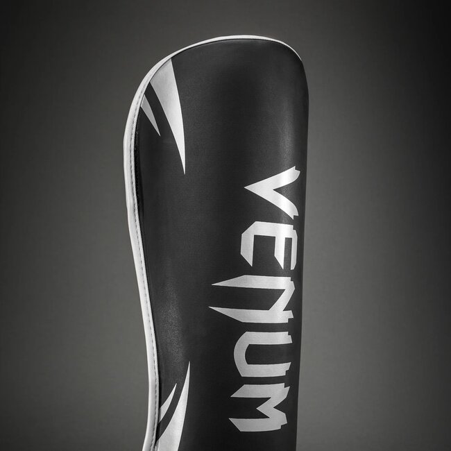 Venum Challenger Scheenbeschermers – Zwart/Zilver