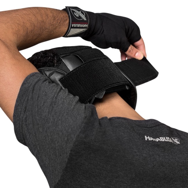 Hayabusa T3 MMA Headgear – Zwart/Rood