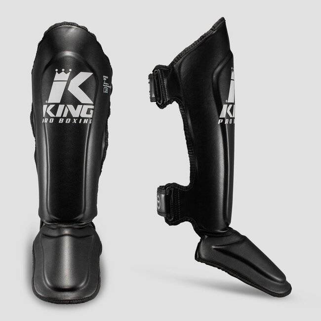 King Pro Boxing BGVL-3 + SGL-7 Fightset Zwart – Bokshandschoenen en Scheenbeschermers