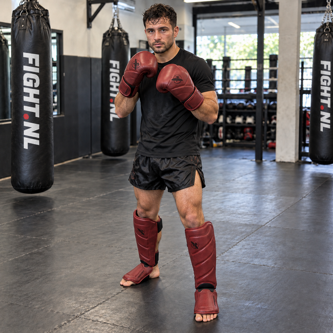 Hayabusa T3 LX Fightset Crimson/Rood – Leren Bokshandschoenen en Scheenbeschermers