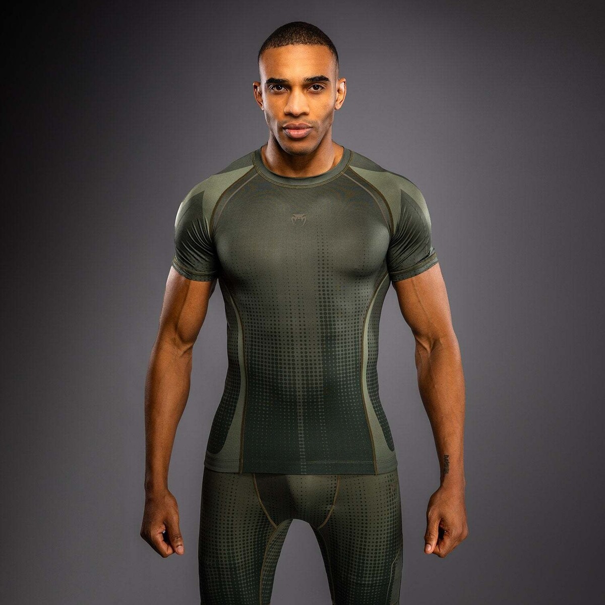 Venum Stealth rashguard manches courtes – kaki/vert foncé