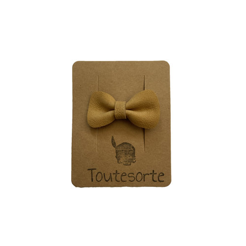 Toutesorte Small Bow Pin | Licht Cognac Toutesorte Small Bow Pin | Licht Cognac