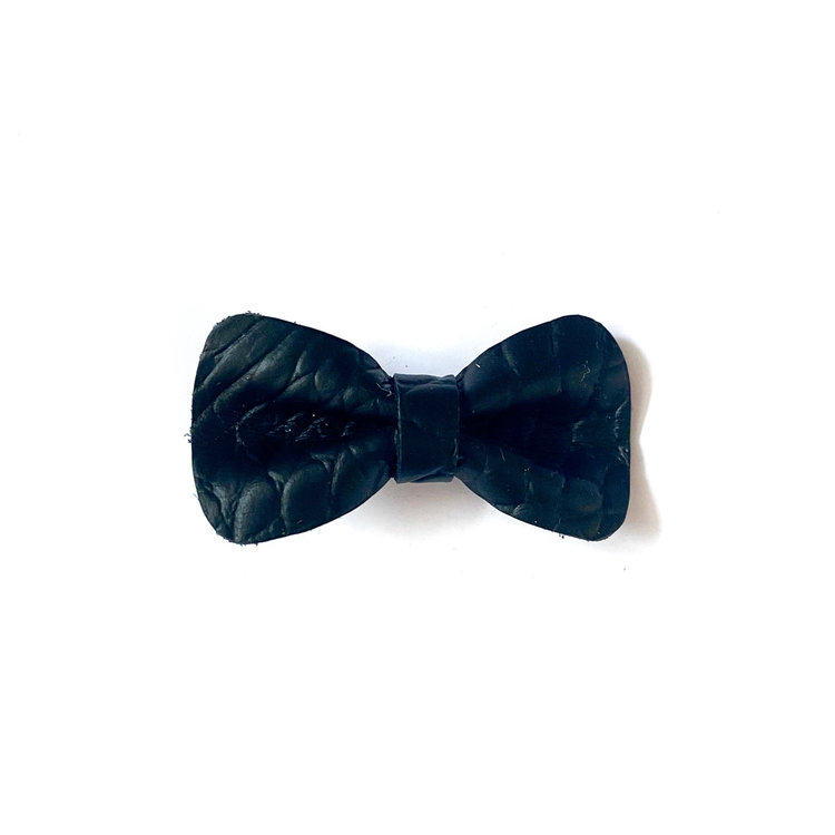 Toutesorte Small Bow Pin | Croco Zwart