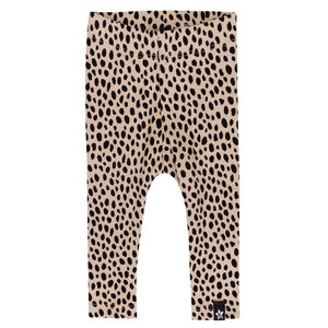 by Kels Newborn Broekje | Cheetah dots rib sand