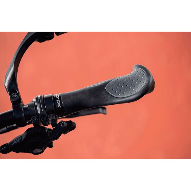 HANDVAT XLC ERGO 135/92MM CF ZW/GRY STEL GRS22