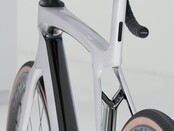 Madone SL 6 Gen 8 - White Prismatic Madone SL 6 Gen 8 - White Prismatic