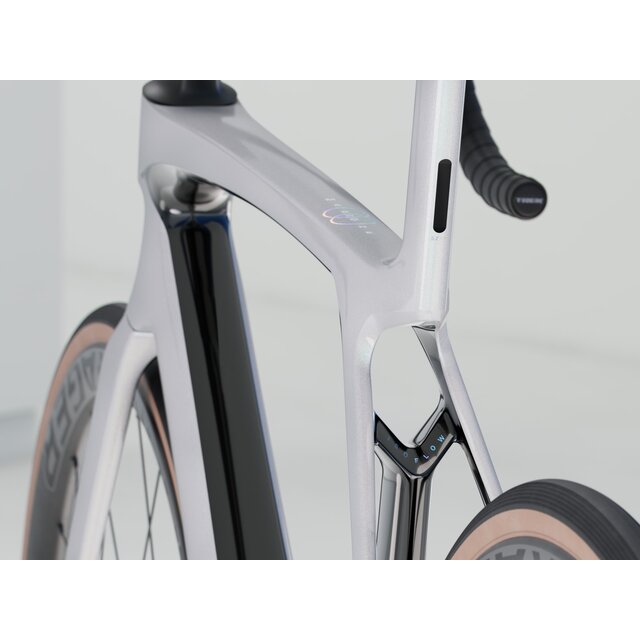 Madone SL 6 Gen 8 - White Prismatic Madone SL 6 Gen 8 - White Prismatic