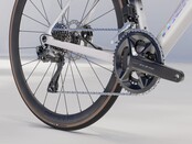 Madone SL 6 Gen 8 - White Prismatic Madone SL 6 Gen 8 - White Prismatic