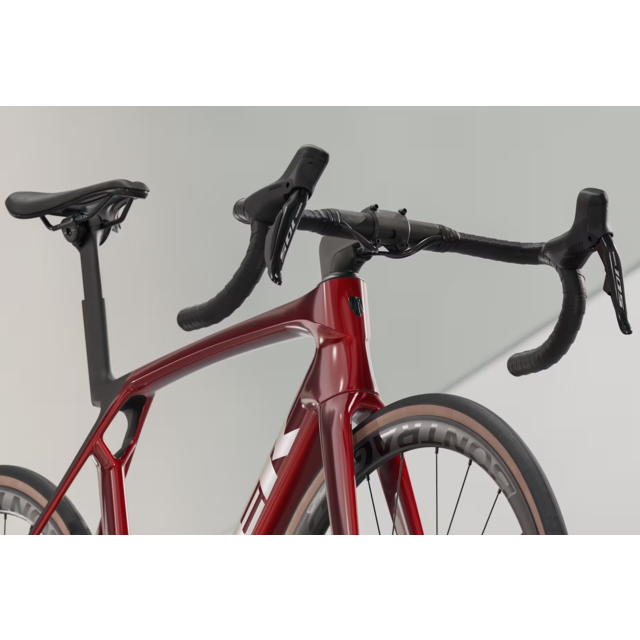 TREK Madone SL 6 Gen 8 - 2025 TREK Madone SL 6 Gen 8 - 2025