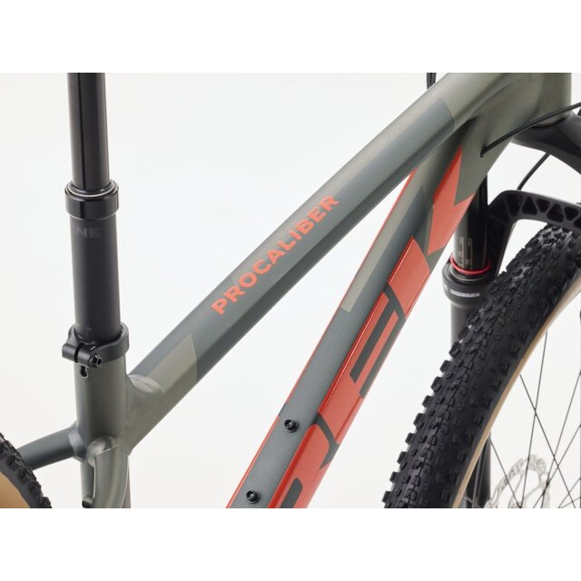 TREK Procaliber 8 MATTE MERCURY/LITHIUM GREY L 46cm L 2026
