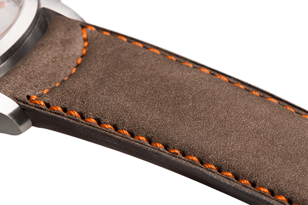 Bracelet plein en nubuck taupe surpiqué orange