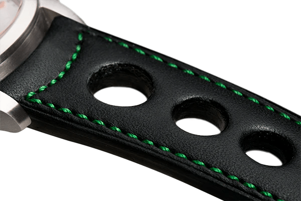 Bracelet aéré en cuir noir surpiqué vert