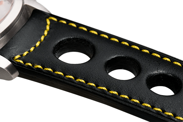 Bracelet aéré en cuir noir surpiqué jaune