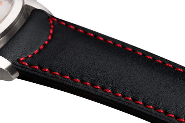 Bracelet plein en cuir noir surpiqué rouge