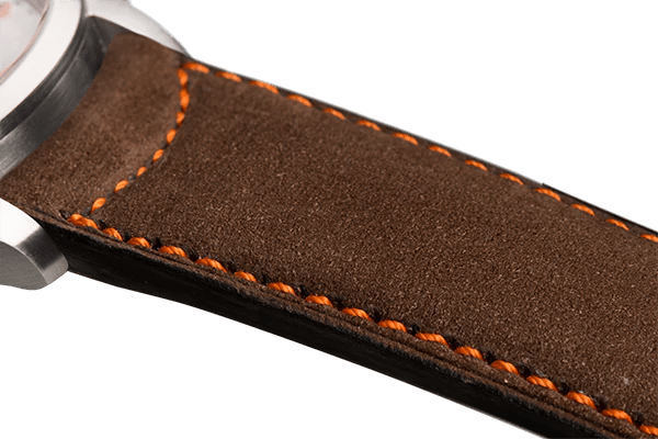 Bracelet plein en nubuck brun surpiqué orange