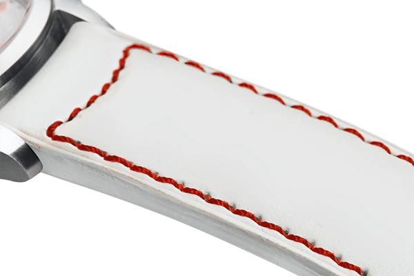 Bracelet plein en cuir blanc surpiqué rouge