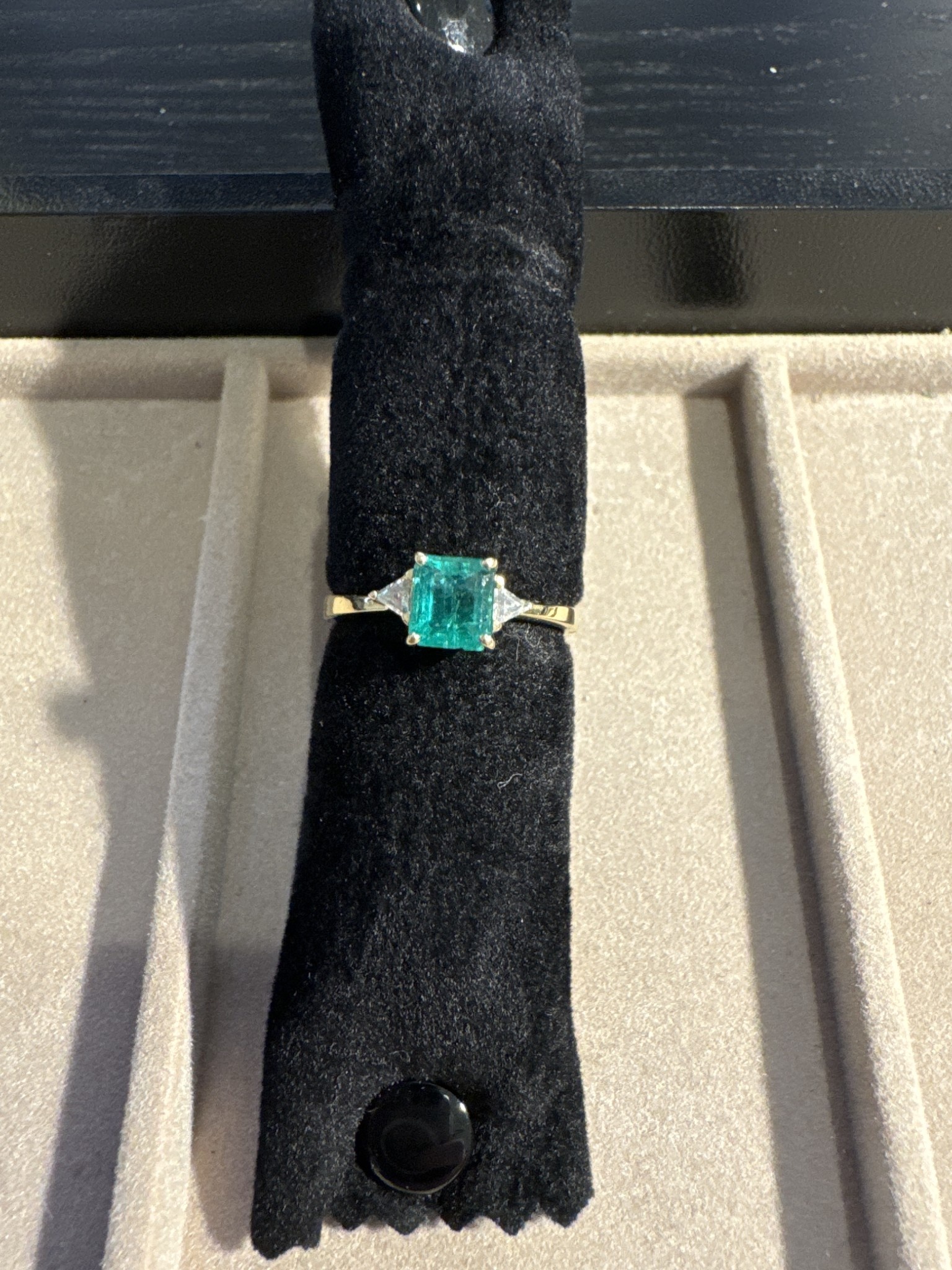 Bague Émeraude et diamants