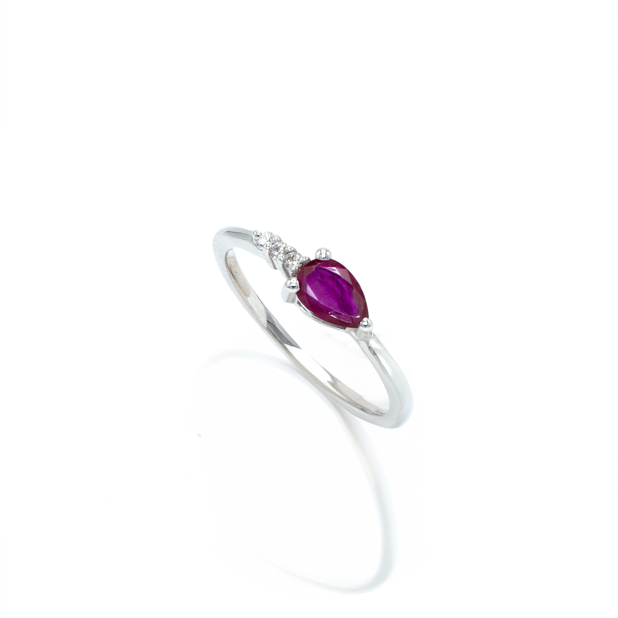 Bague  or blanc 18Kt. 1,6g  rubis 0,34ct. diamant 0,03ct.