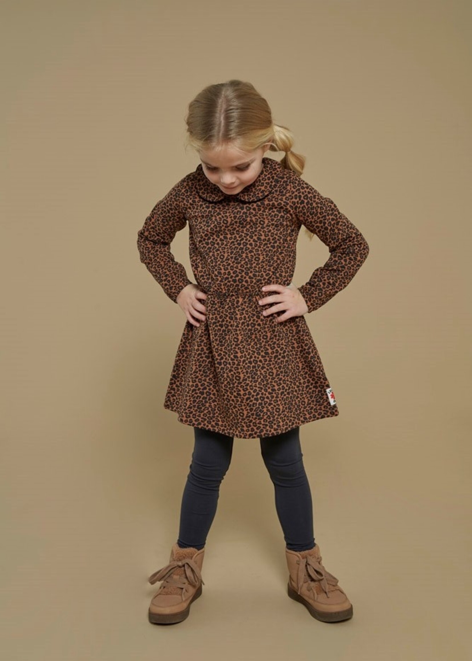 Jubel Jubel | Jurk AOP - Queen Of Hearts – Bruin