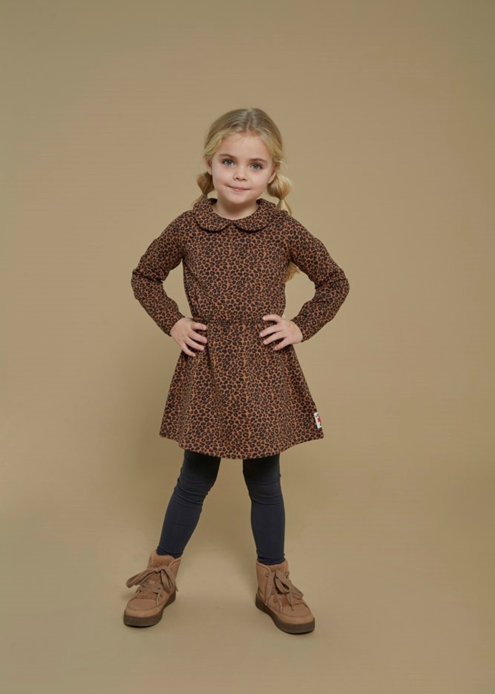 Jubel Jubel | Jurk AOP - Queen Of Hearts – Bruin