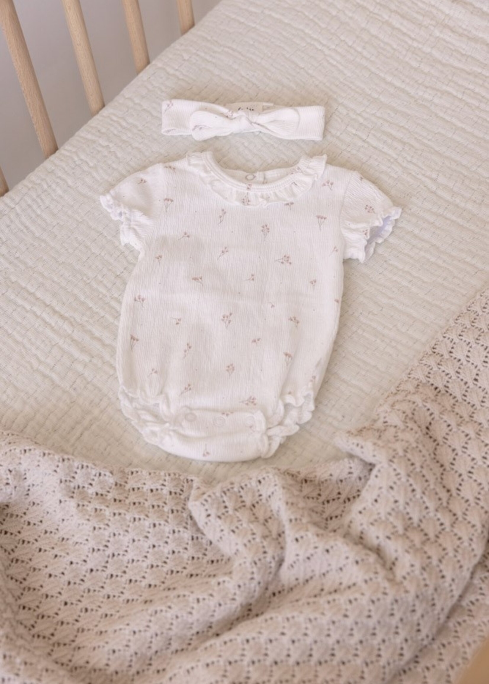 Feetje Feetje | Romper crinkle AOP k/m - Delicate Flower - Offwhite