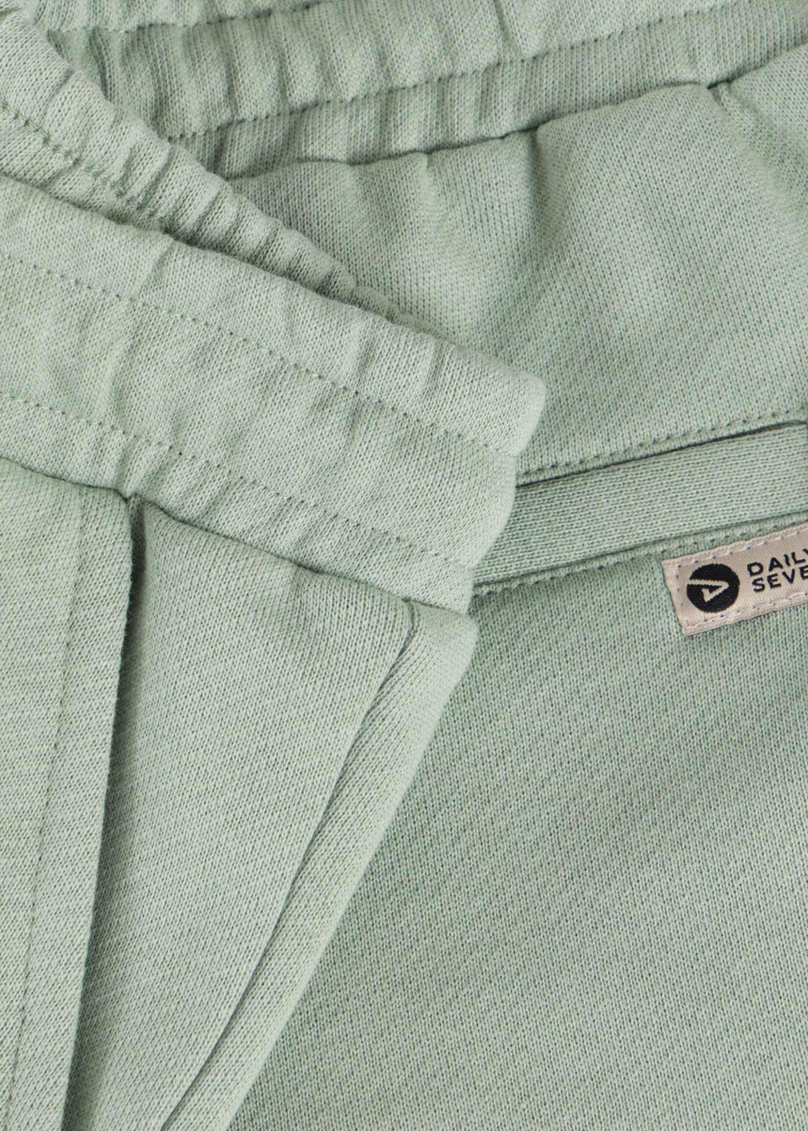 Daily7 Daily7 | Short Structure – Green