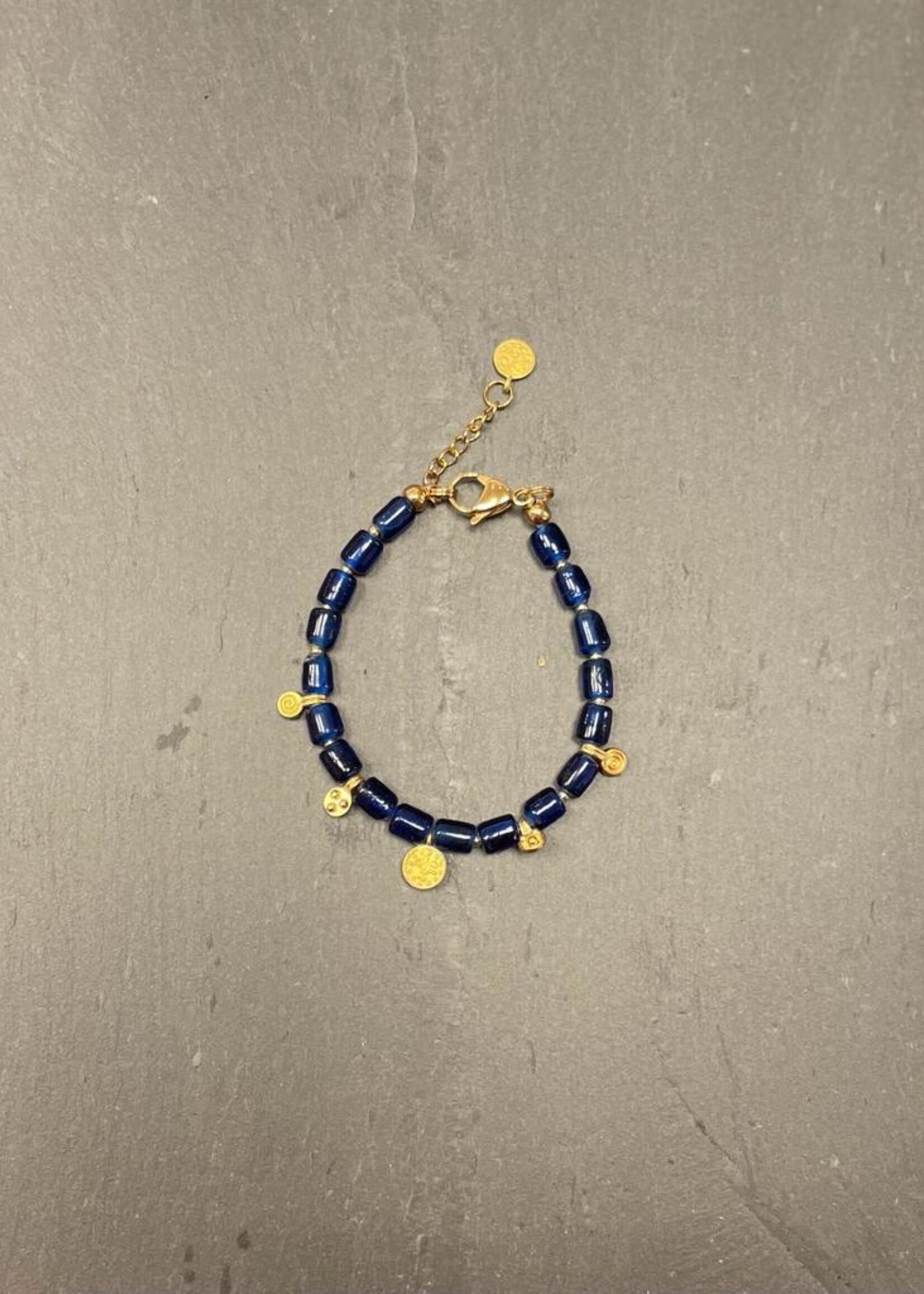 Murielle Perrotti 3 amber b dark blue