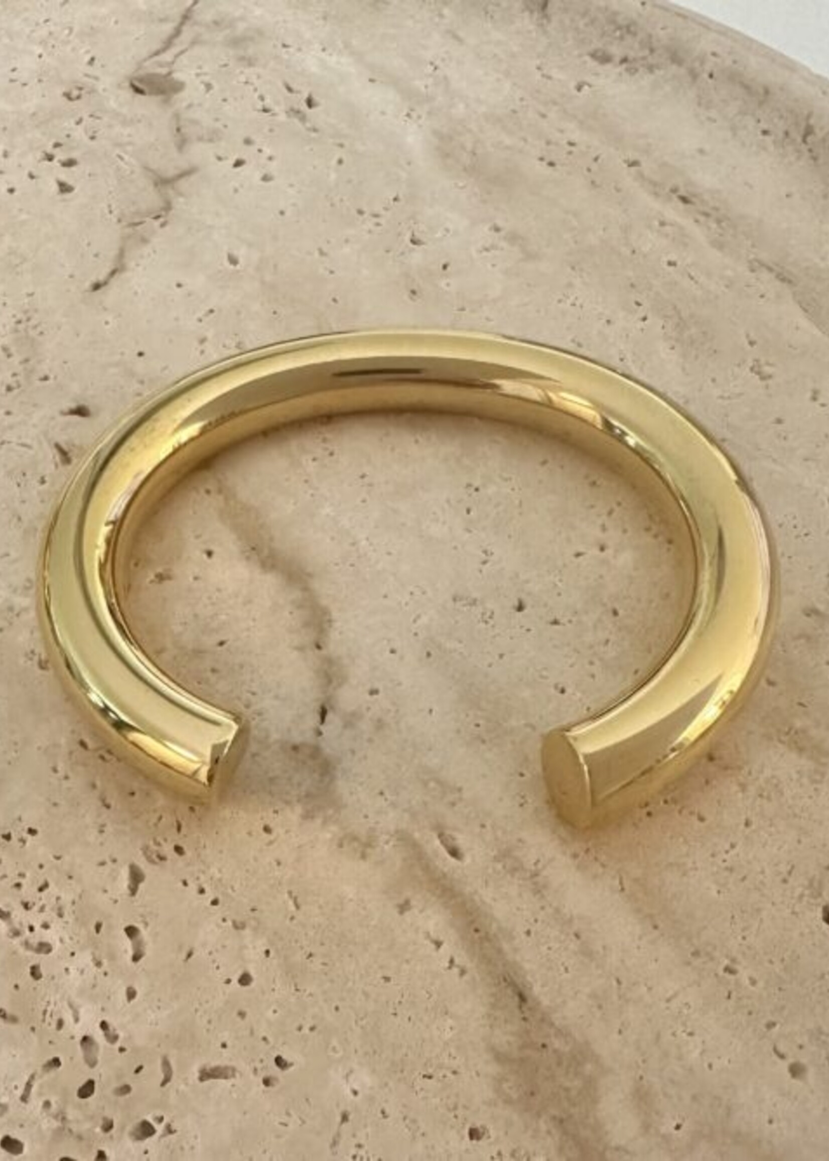 Ellen Beekmans Vergulde bangle 'bold'