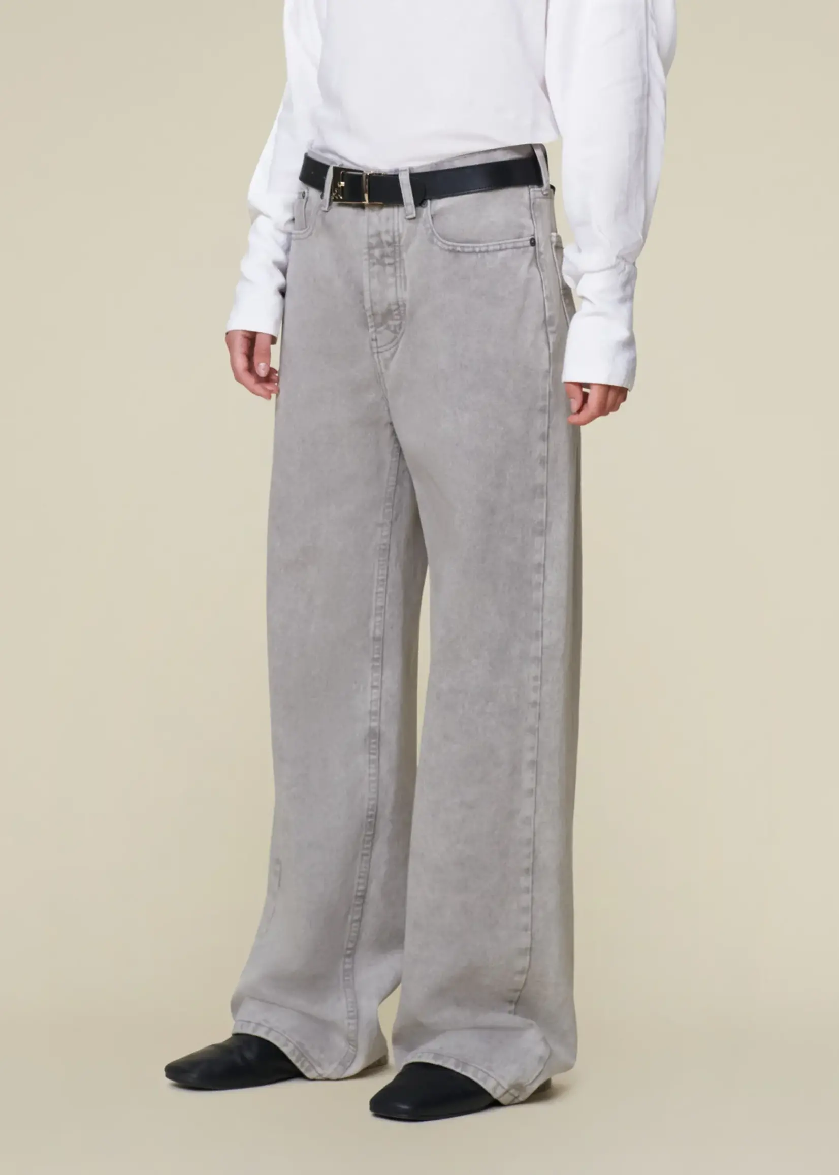 Lois Skater loose grey snow