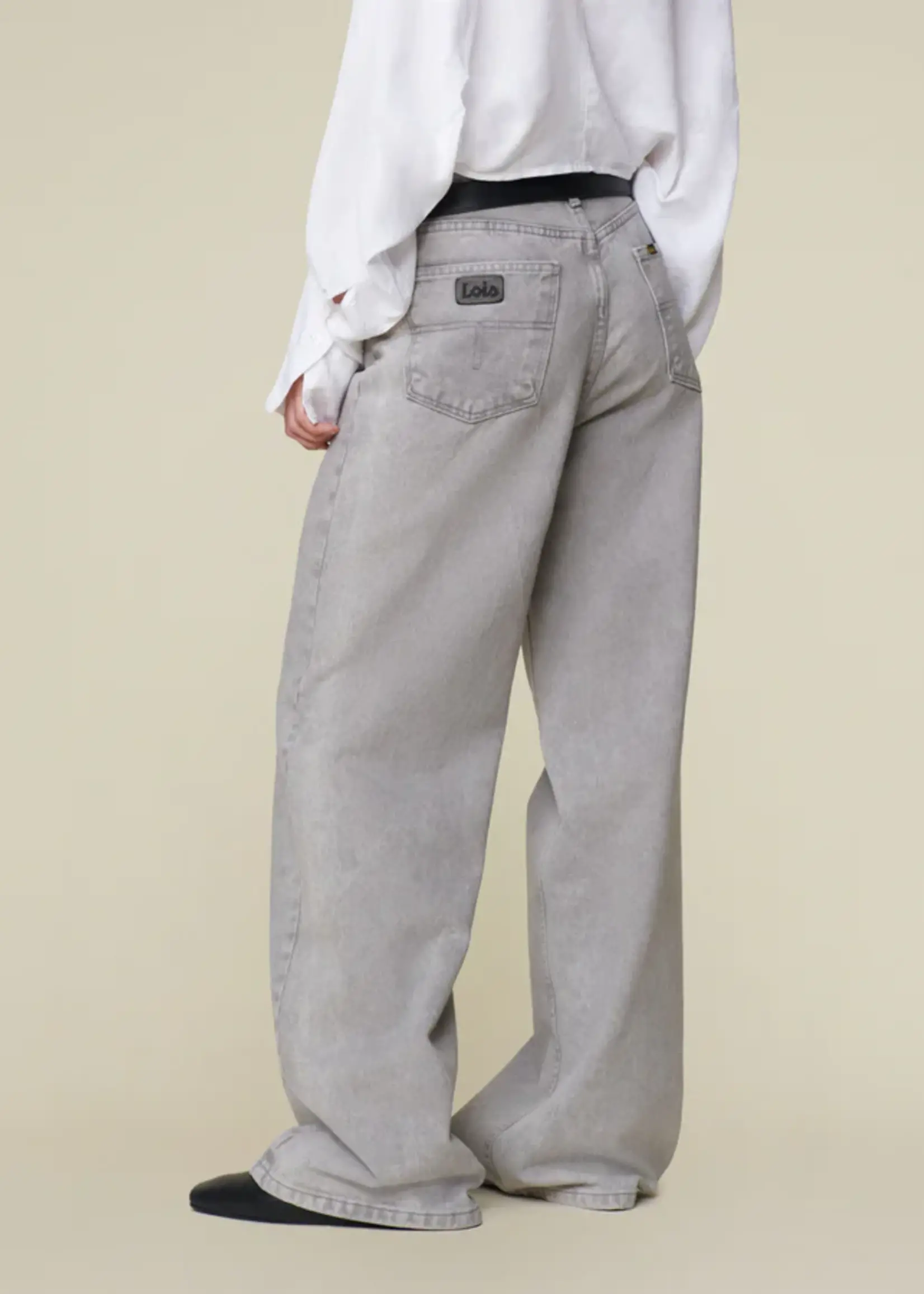 Lois Skater loose grey snow